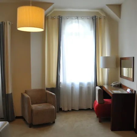 Atrium 3*