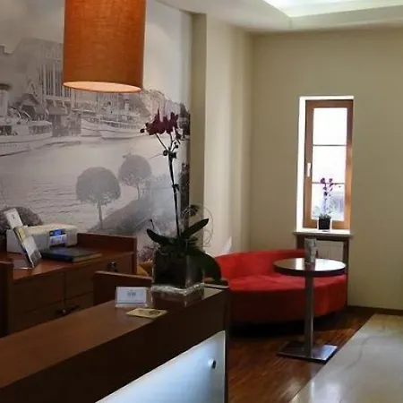 מלון Atrium 3*
