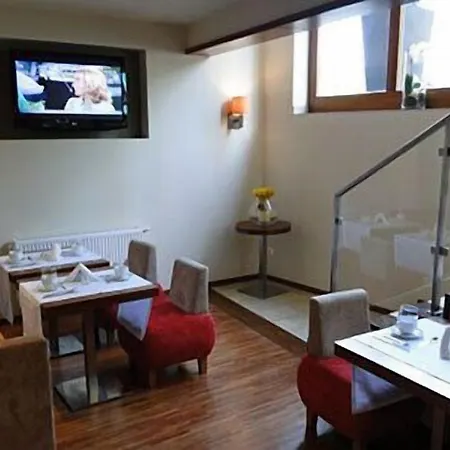 Atrium 3*