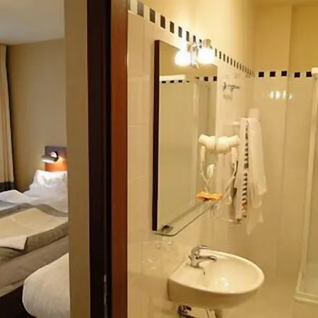 Atrium 3*